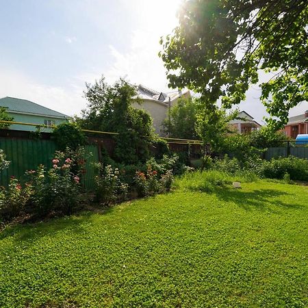 Guest House On Maksimova 9 Almaty Ngoại thất bức ảnh