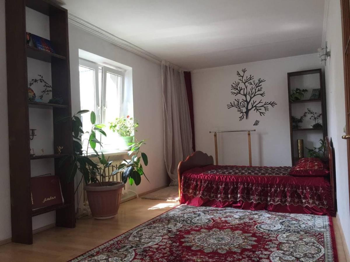 Guest House On Maksimova 9 Almaty Ngoại thất bức ảnh
