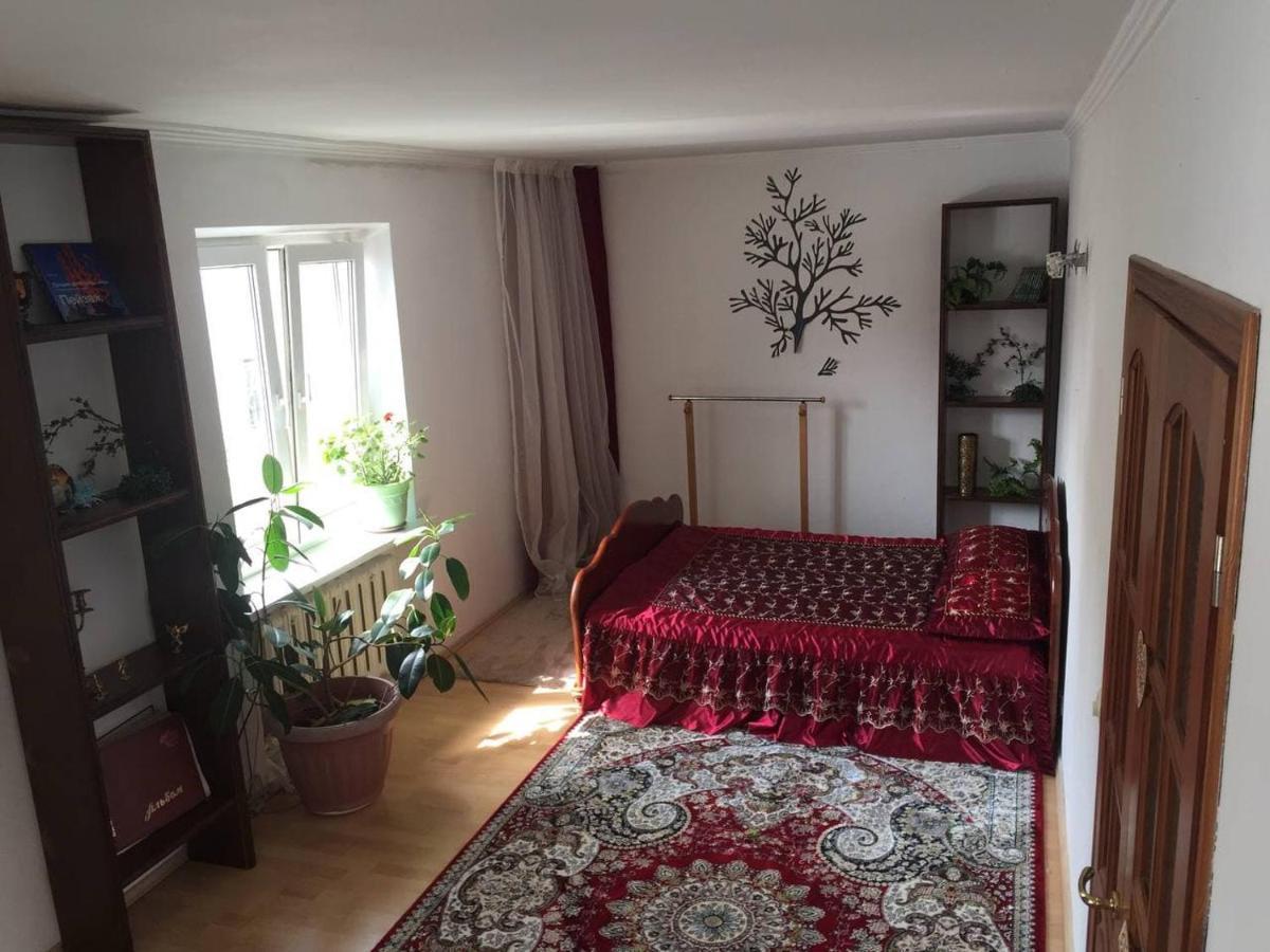 Guest House On Maksimova 9 Almaty Ngoại thất bức ảnh
