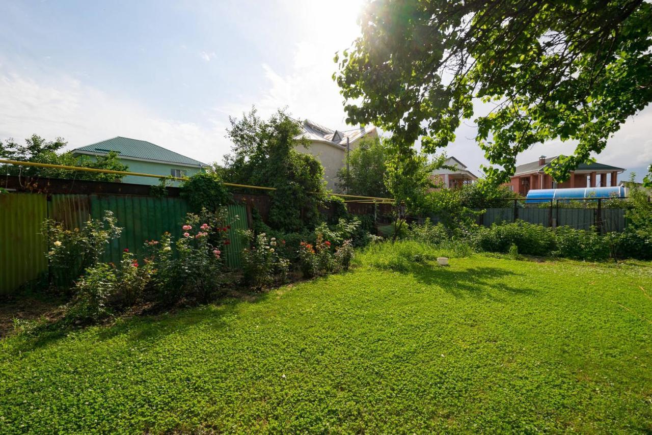 Guest House On Maksimova 9 Almaty Ngoại thất bức ảnh