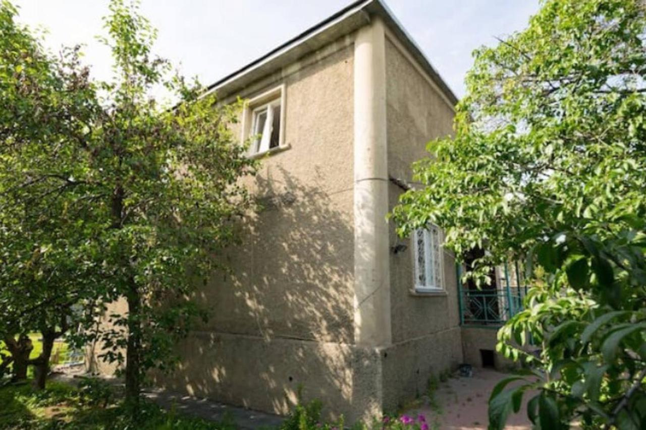 Guest House On Maksimova 9 Almaty Ngoại thất bức ảnh