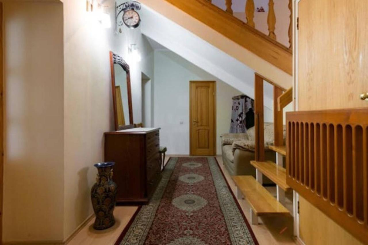 Guest House On Maksimova 9 Almaty Ngoại thất bức ảnh