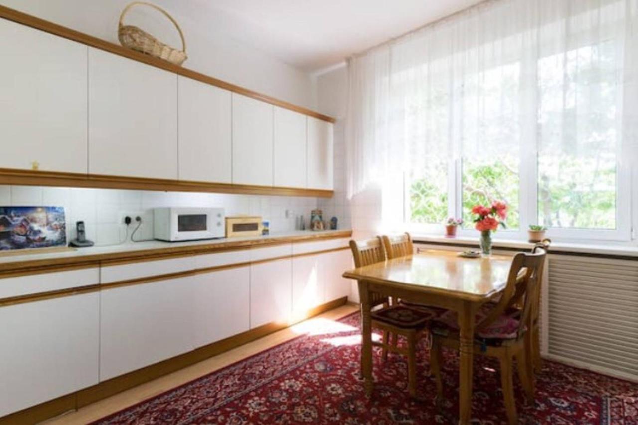 Guest House On Maksimova 9 Almaty Ngoại thất bức ảnh