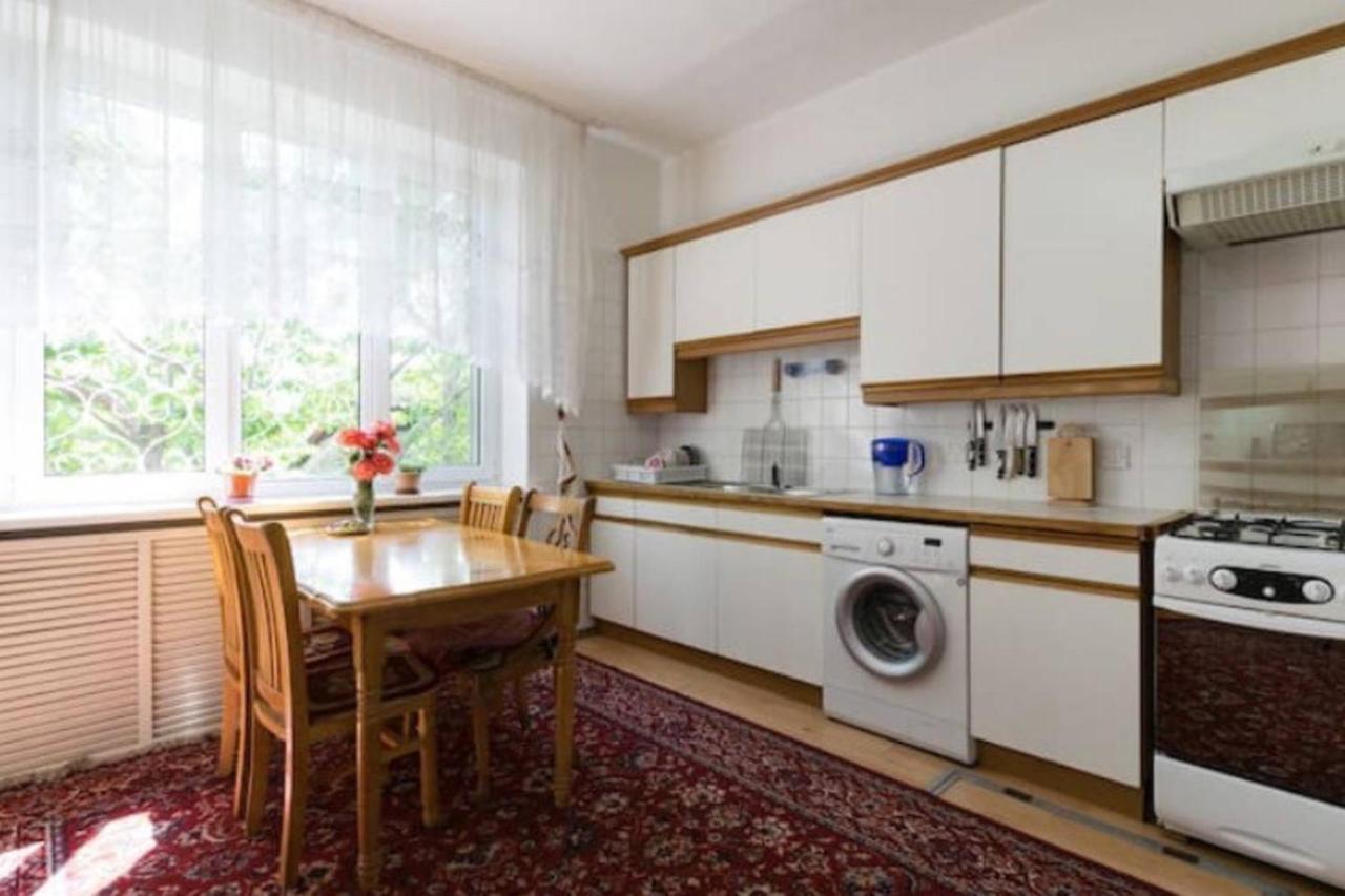 Guest House On Maksimova 9 Almaty Ngoại thất bức ảnh
