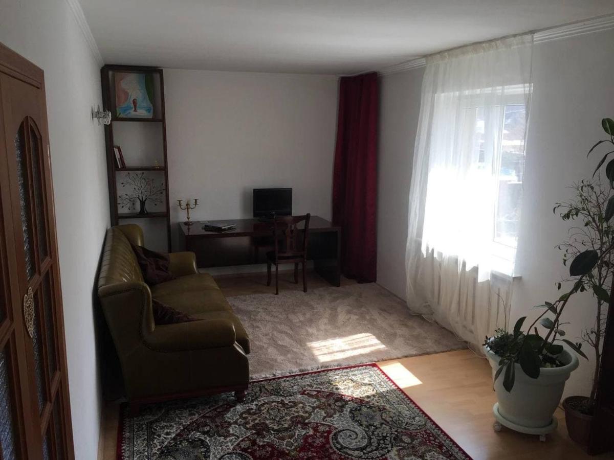 Guest House On Maksimova 9 Almaty Ngoại thất bức ảnh
