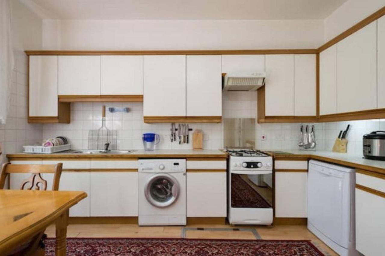 Guest House On Maksimova 9 Almaty Ngoại thất bức ảnh